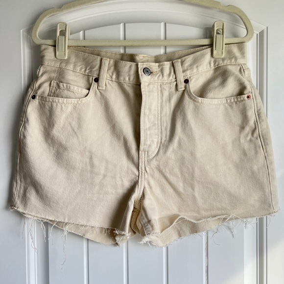 Old Navy Slouchy Fit Cream Denim Shorts Size 8 - Picture 1 of 3